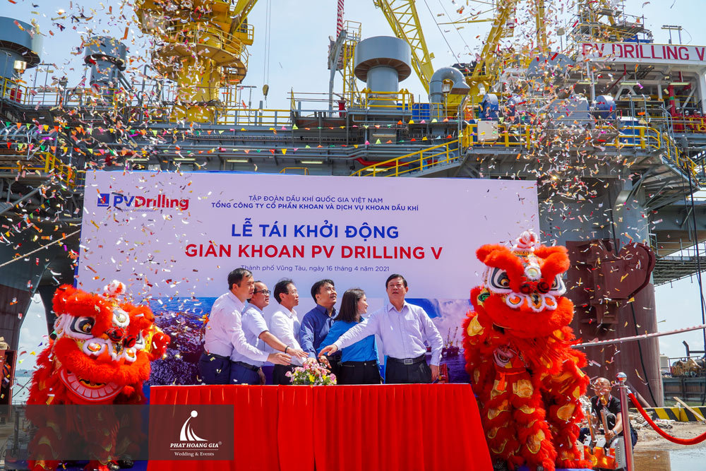 Tổ chức lễ khởi công