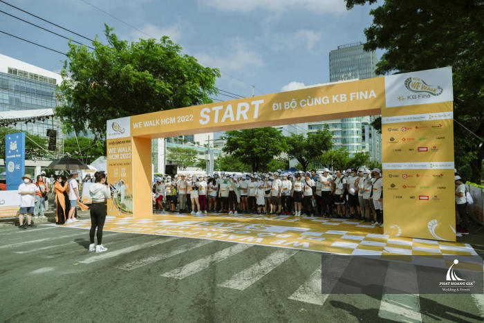 đi bộ cùng kb fina