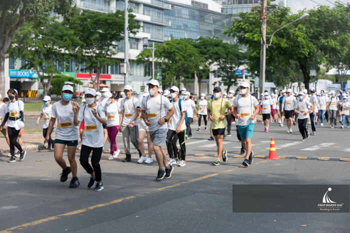 đi bộ cùng kb fina