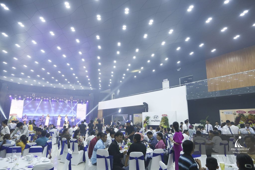 khai trương huynh đai á châu