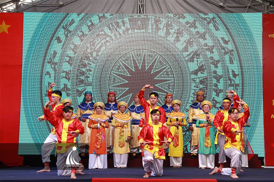 le-don-nhan-danh-hieu-anh-hung-lao-dong-paster5