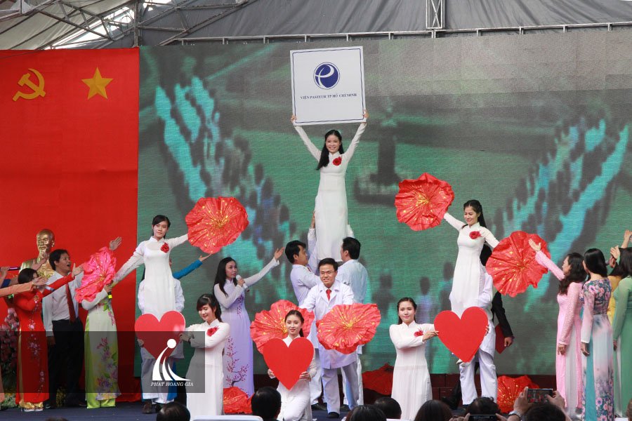 le-don-nhan-danh-hieu-anh-hung-lao-dong-paster7