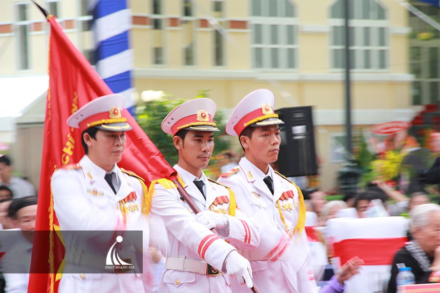 le-don-nhan-danh-hieu-anh-hung-lao-dong-paster9