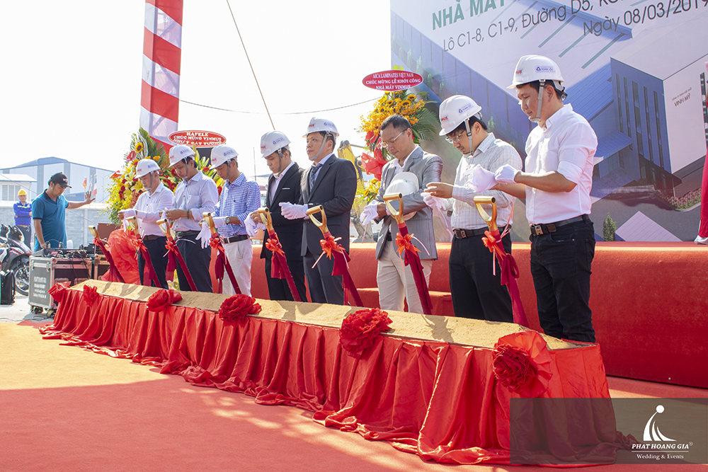 lễ khởi công nhà máy vinmus