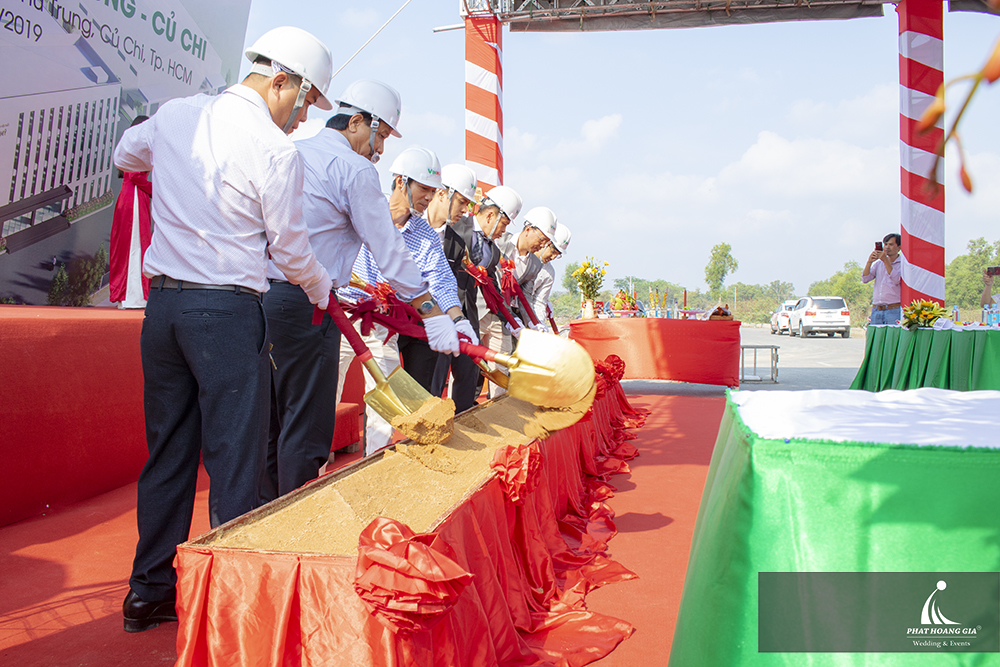 lễ khởi công nhà máy vinmus