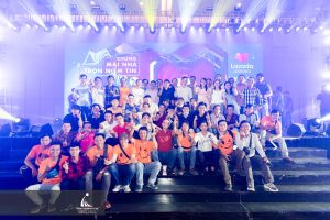 tất niên lazada 2020