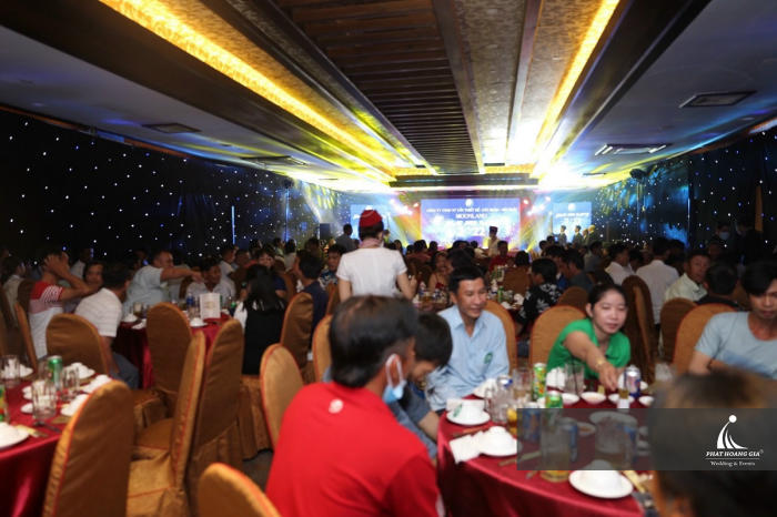 tất niên moon land 2022