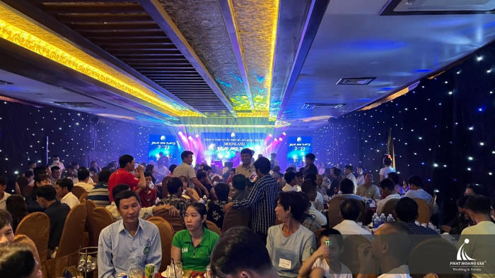 tất niên moon land 2022