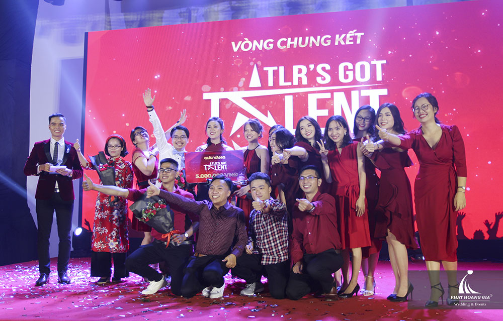 tất niên thăng long real