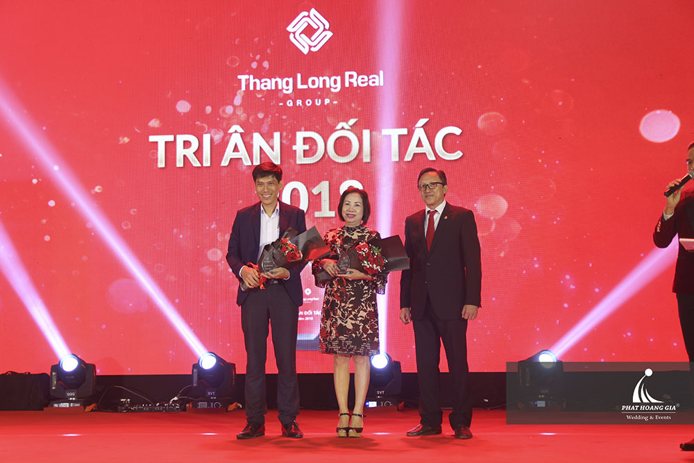 tất niên thăng long real