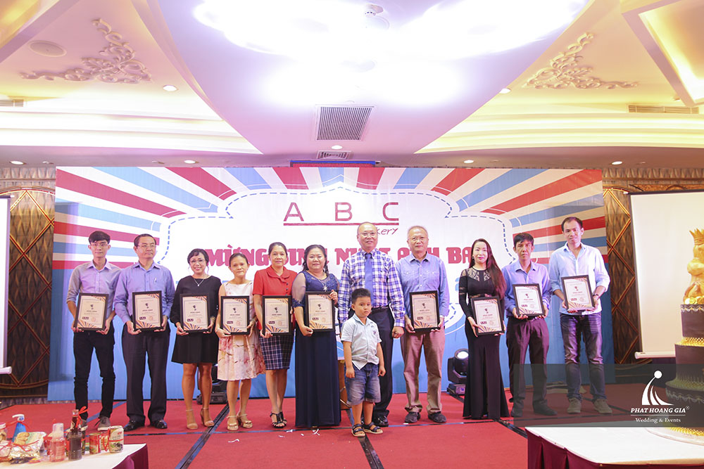 tiệc sinh nhật ABC