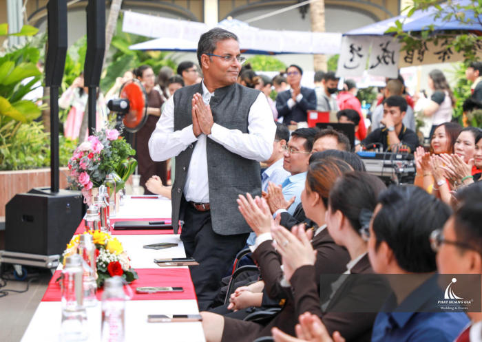 HÀNH TRÌNH ĐẾN PHƯƠNG ĐÔNG - SIU